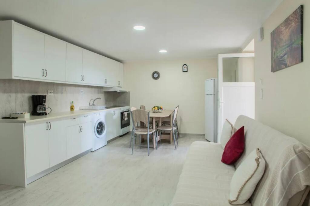 Newly Reconstructed Flat 107Sqm! Apartment Chania  Bagian luar foto