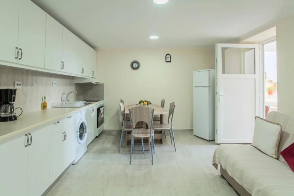 Newly Reconstructed Flat 107Sqm! Apartment Chania  Bagian luar foto